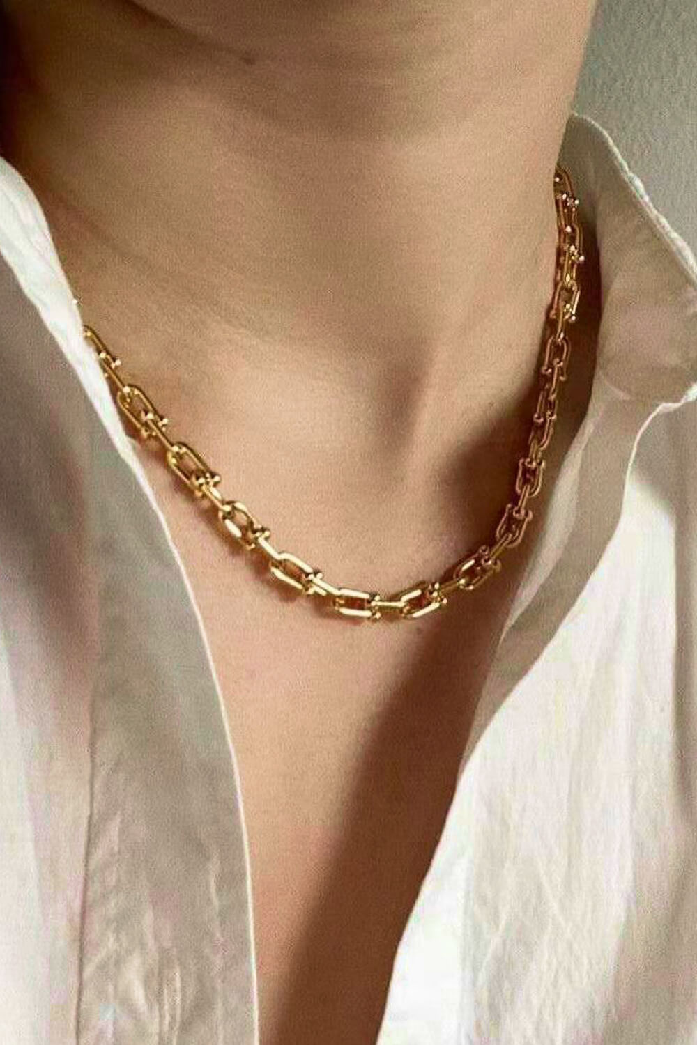 Chain Link U-Shape Necklace - Quelle's BoutiQue